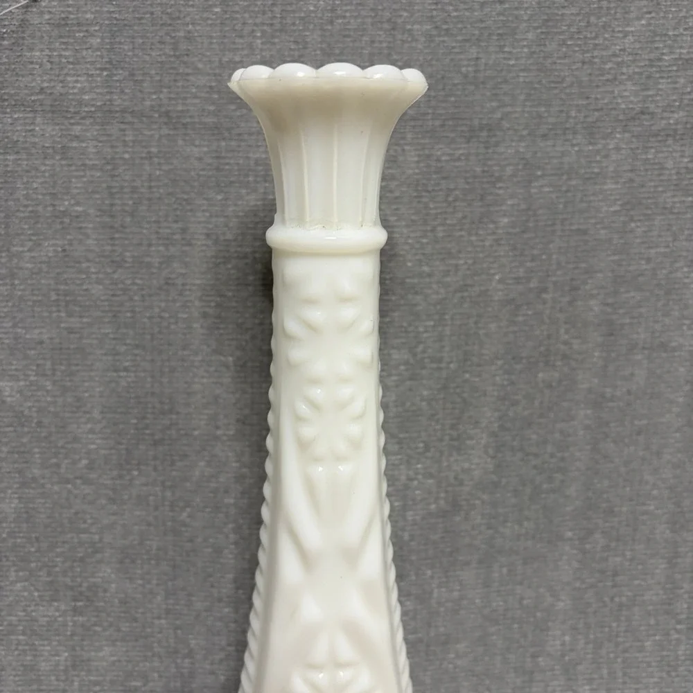 Vintage Anchor Hocking Stars And Bars White Milk Glass Bud Vase 9 Inch